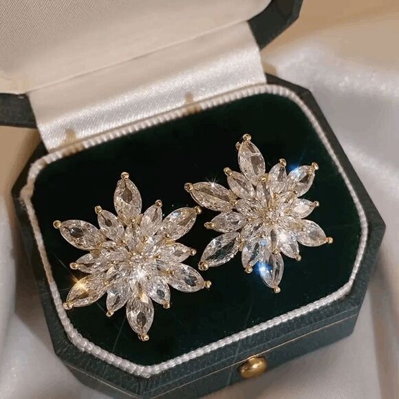 Diamond Gold Flower Snowflake Stud Earrings